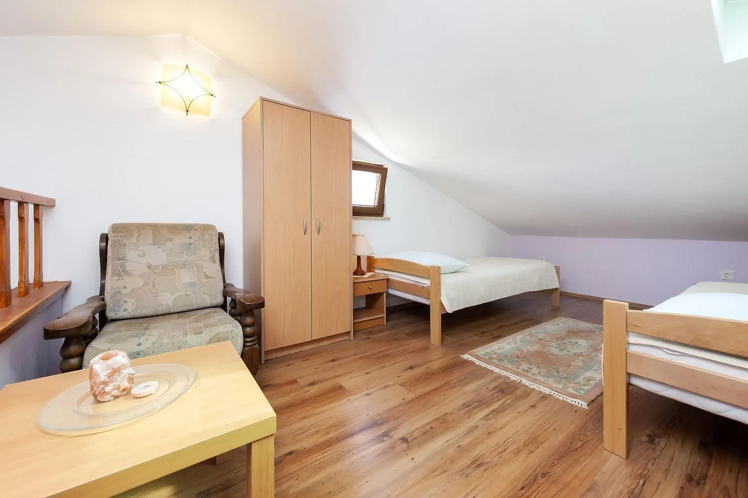 Faszinierendes Apartment Mit Eigener Galerie Und Nur 10 Gehminuten Vom Strand In ロヴィニ 0*,