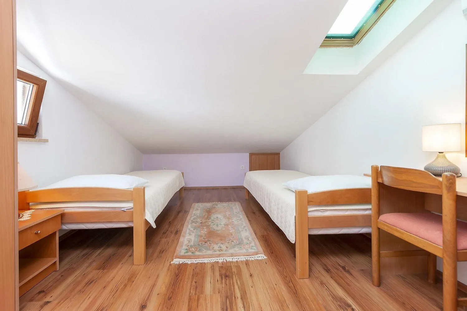 Faszinierendes Apartment Mit Eigener Galerie Und Nur 10 Gehminuten Vom Strand In ロヴィニ