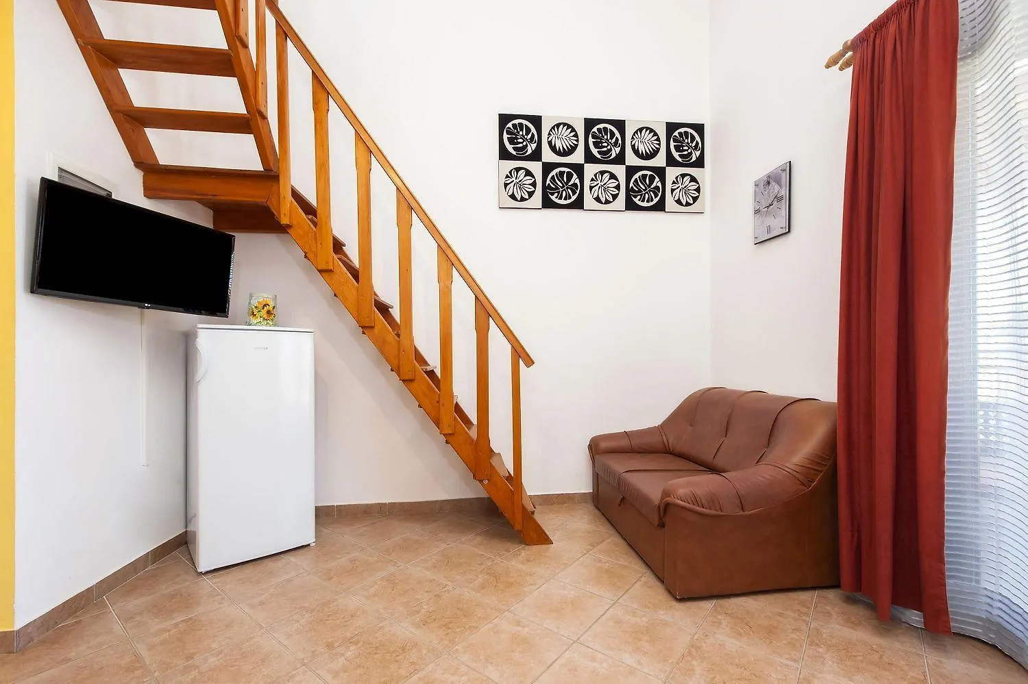 Faszinierendes Apartment Mit Eigener Galerie Und Nur 10 Gehminuten Vom Strand In ロヴィニ クロアチア