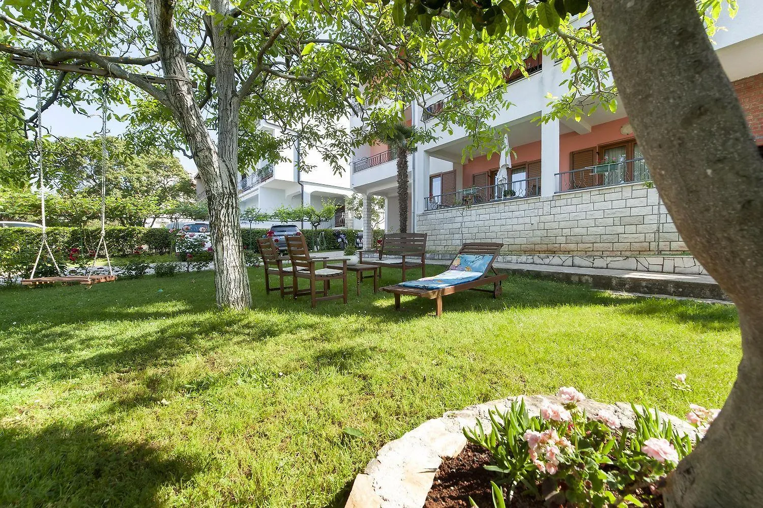 Faszinierendes Apartment Mit Eigener Galerie Und Nur 10 Gehminuten Vom Strand In ロヴィニ